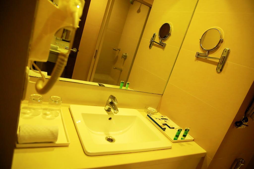 Best Western Jubilee Ridge Hyderabad Esterno foto
